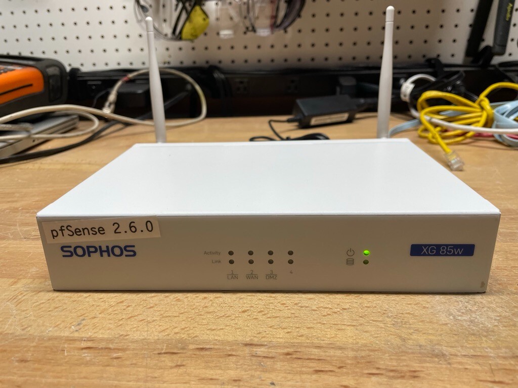 Sophos XG85W (Wifi Capable) with latest pfSense 2.7.2 + AES-NI Support