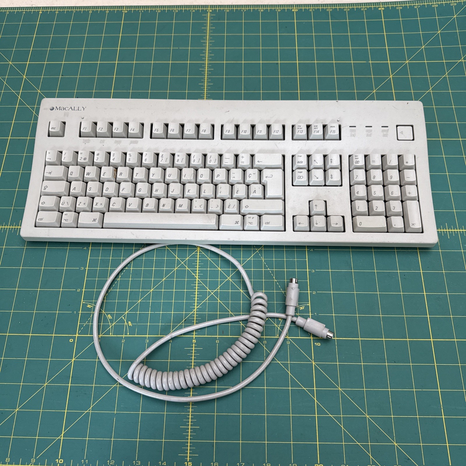 Vintage Macally MK 105 Apple ADB Apple Desktop Bus keyboard with coiled cord