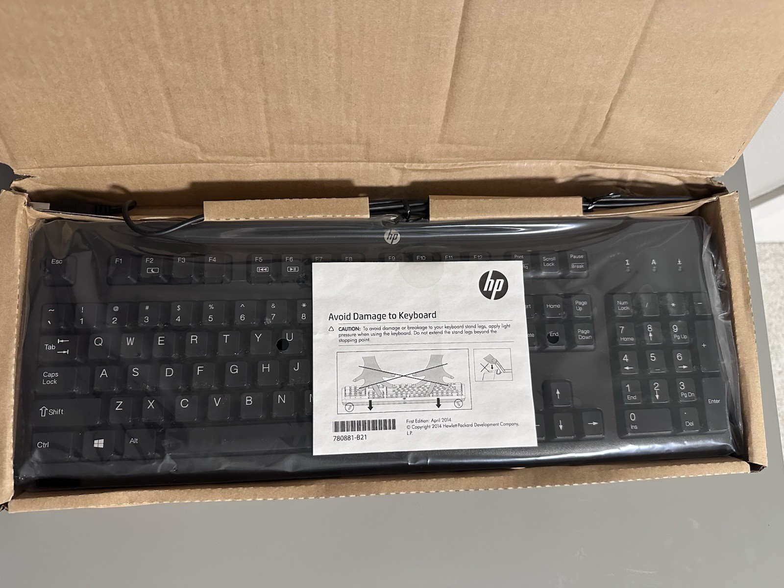 HP OEM Genuine Wired PS/2 - Keyboard - Black - 672646-003 NEW