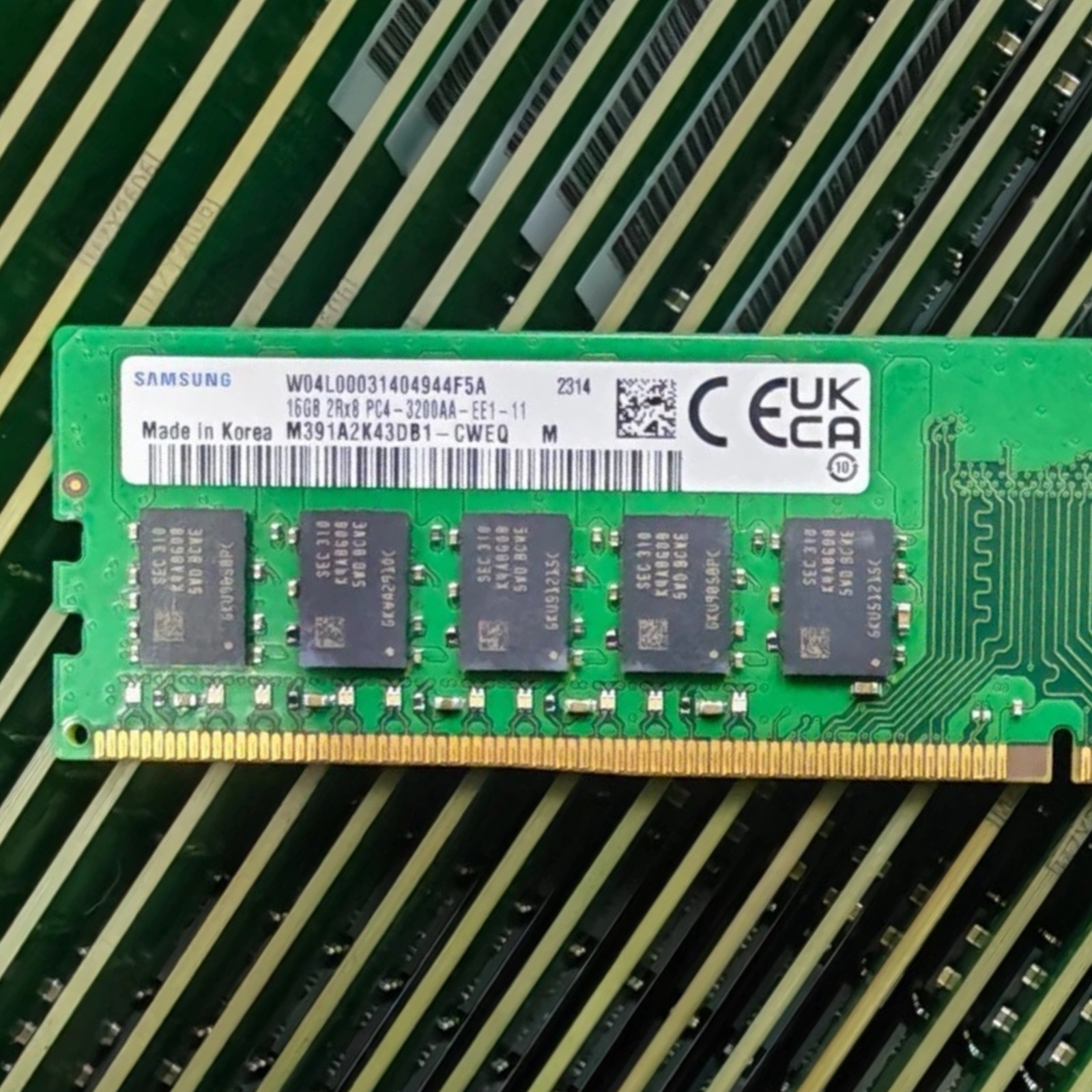 Samsung 16GB DDR4 3200MHz PC4-25600 ECC Unbuffered EUDIMM RAM M391A2K43DB1-CWE