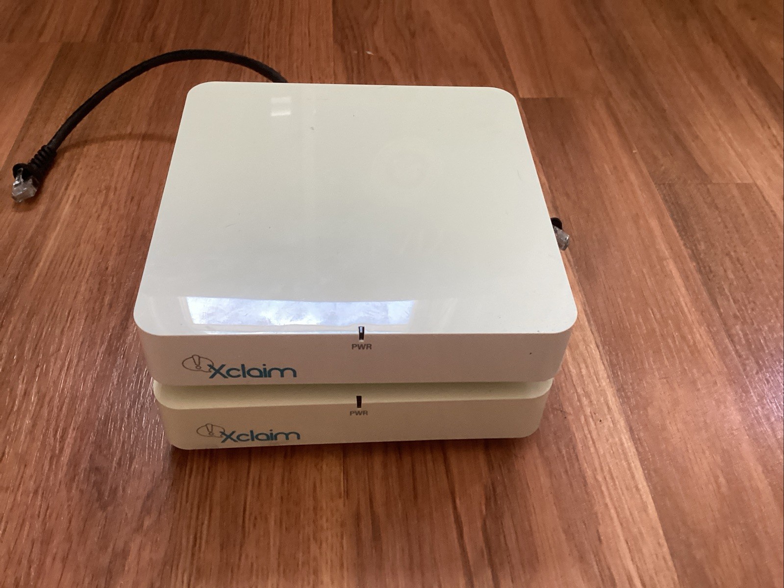 Lot of two (2) Xclaim Xi-3 wireless Wi-Fi access Point AP 802.11ac 2x2 by Ruckus