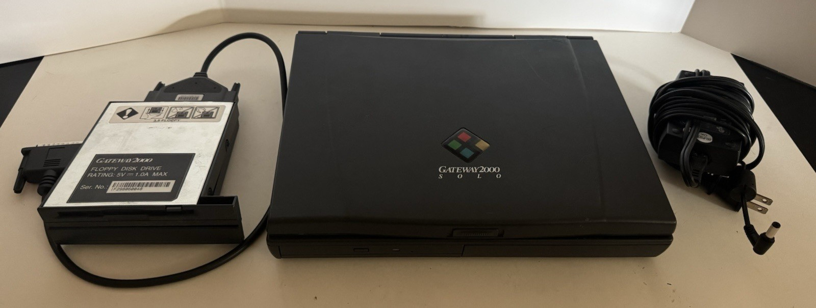 Gateway Solo 2300 Intel Pentium 200MHz 64MB Bad 2.16GB HDD Bad Battery