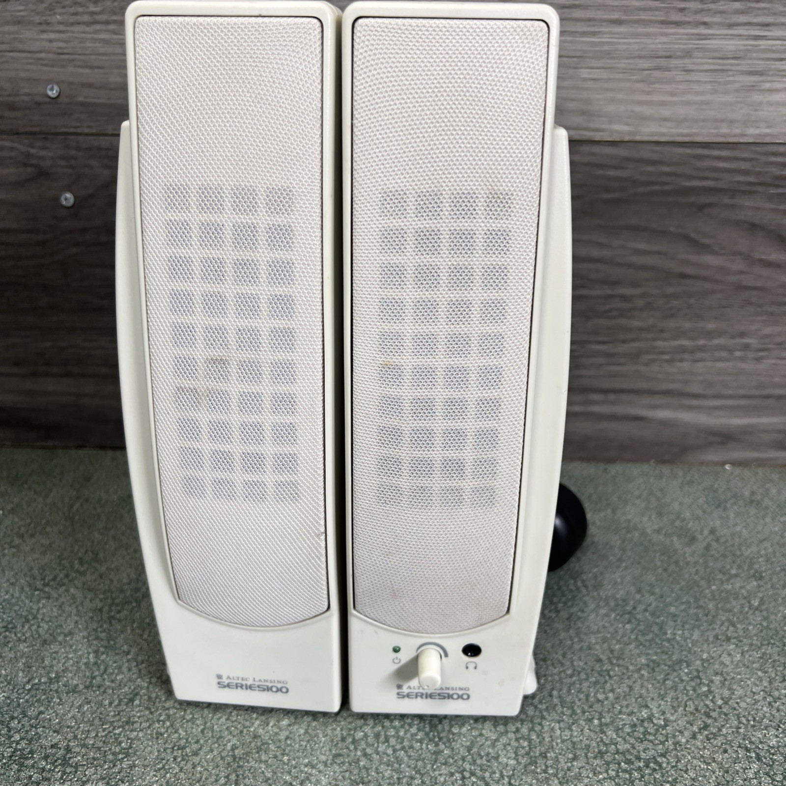 Set Of Altec Lansing Series 100 Satellite Speakers White. Vintage
