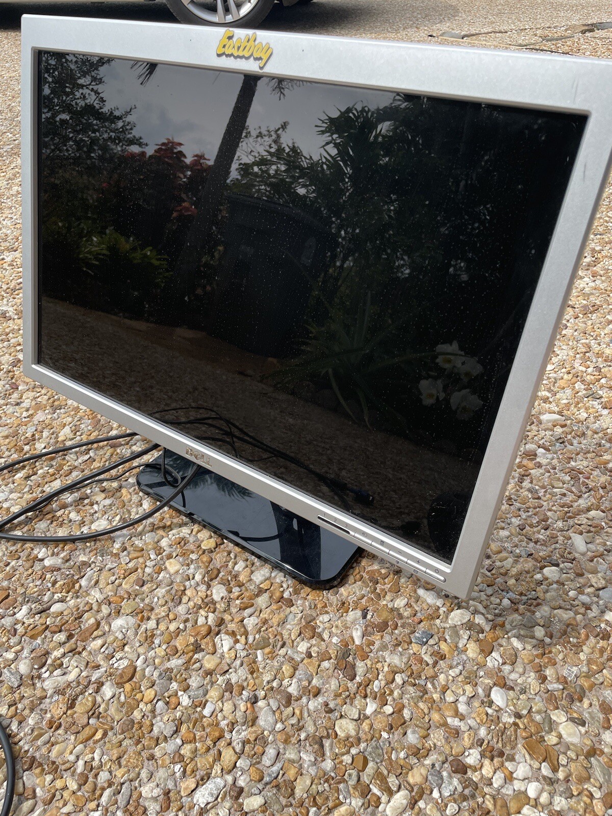Dell UltraSharp 2208WFPT 22" Wide Screen LCD Monitor With Stand