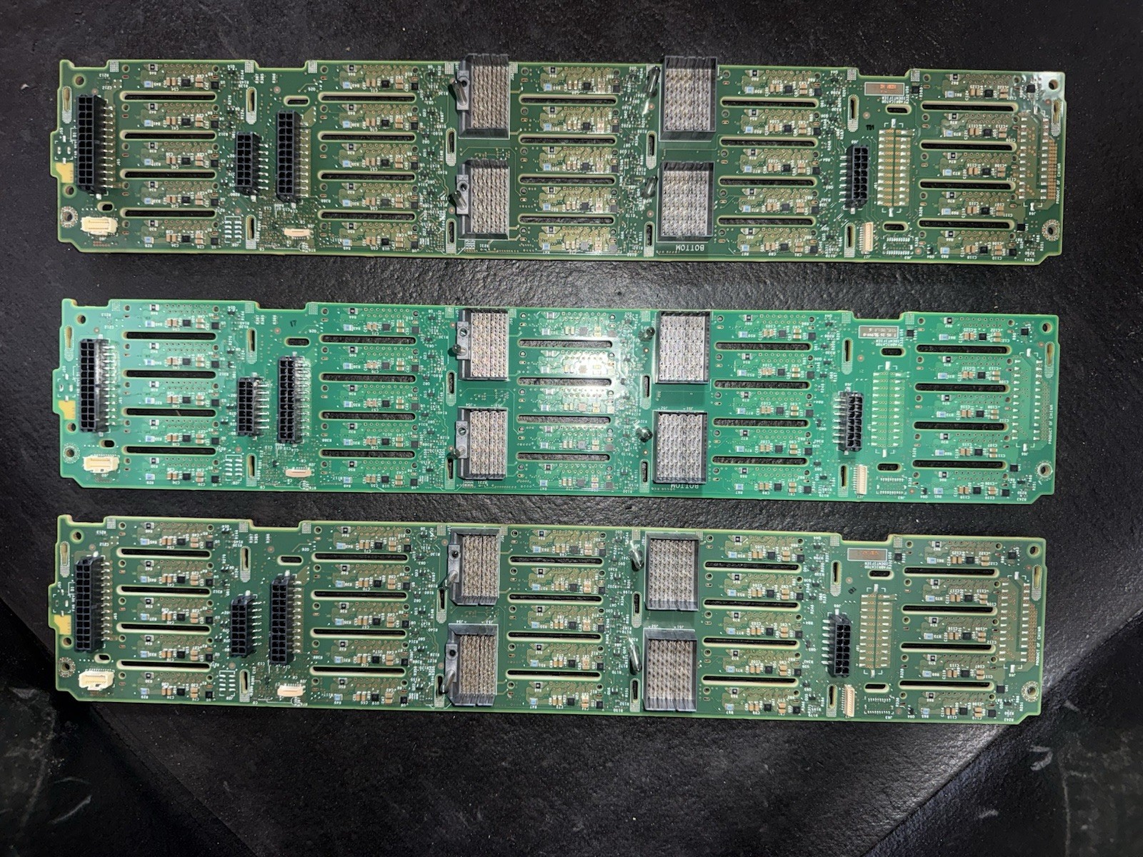 HPE HP 781524-001 G3J45-60301 25-Bay SFF SAS SATA Backplane 3PAR StoreServ