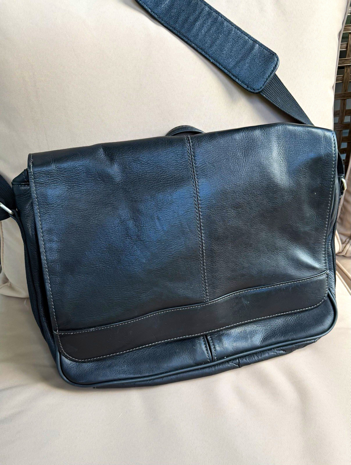 Wilson Black Leather Messenger Classic Vintage Bag Fits 15 in Laptop