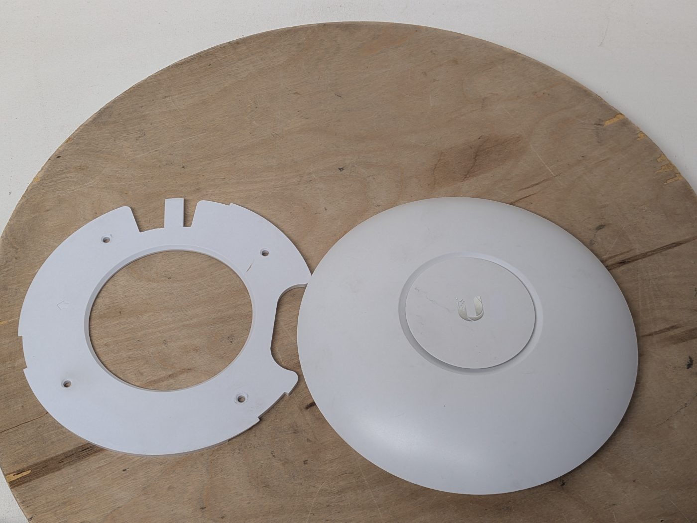Ubiquiti UniFi UAP-AC-PRO Dual-Band Wi-Fi 5 Access Point 1750 Mbps w/ Mount