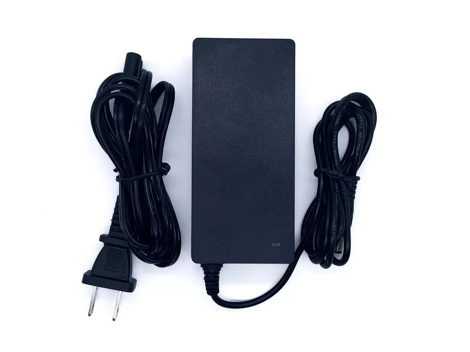 BLACK - TOTU UNIVERSAL USB-C 4K TRIPLE DISPLAY DOCKING STATION WITH CHARGING