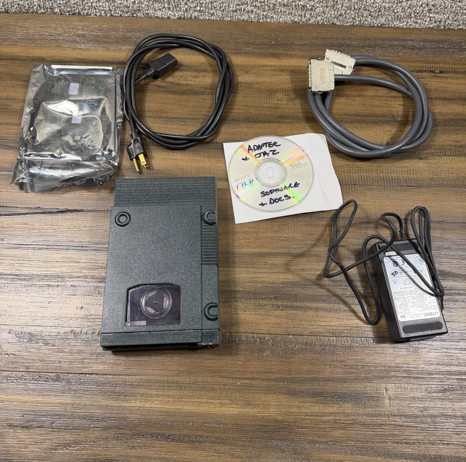 Iomega Jaz 1GB V1000S SCSI Externo Kit Con Tarjeta Adaptec AHA-2940 Cables