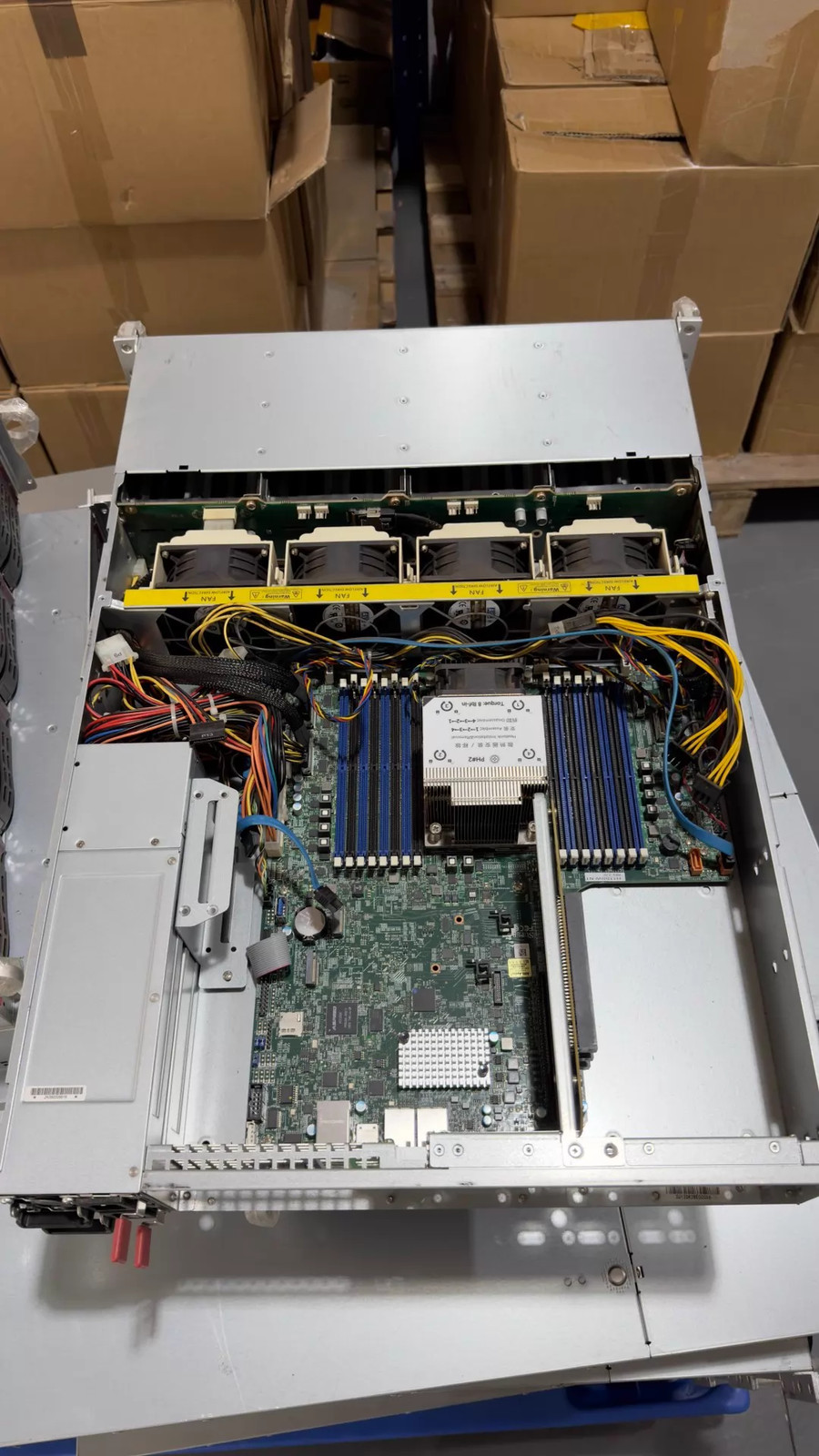 Supermicro H11SSW-NT Server/12X3.5"(2X NVME)+1XEPYC 7702/1X4T M.2-