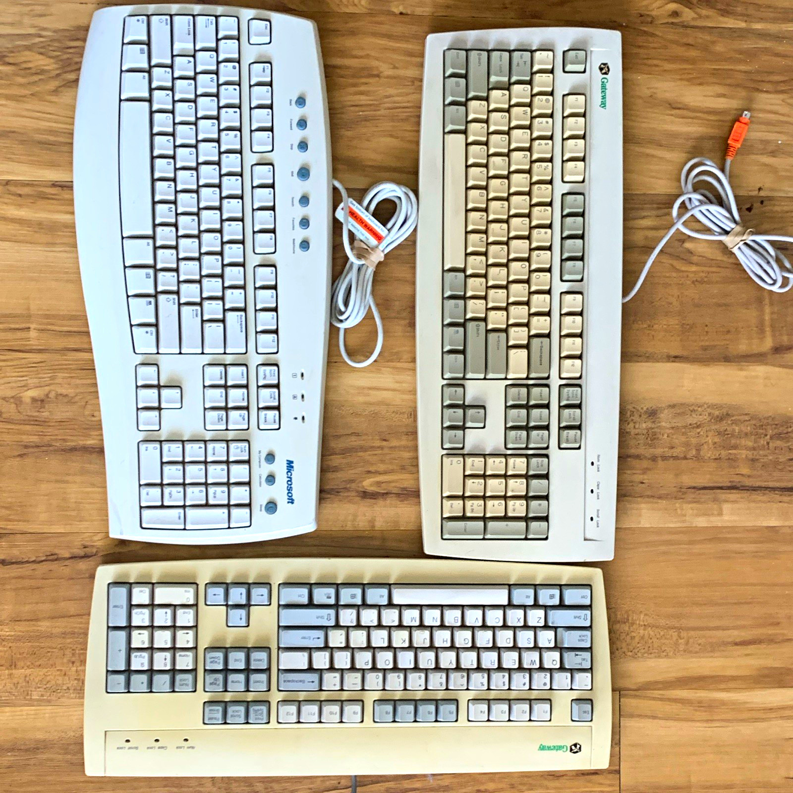 Lot of 3 Microsoft Wired PS/2 Standard Keyboard White English QWERTY Layout
