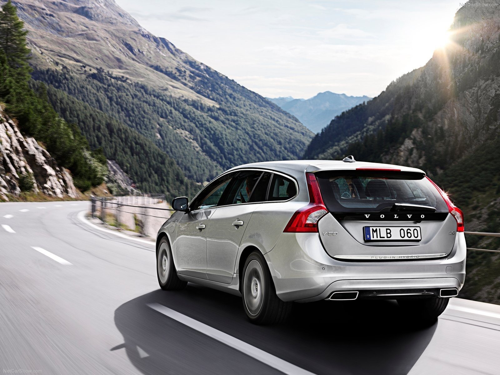 Cars landscapes volvo hybrid Desk Mat Stitched