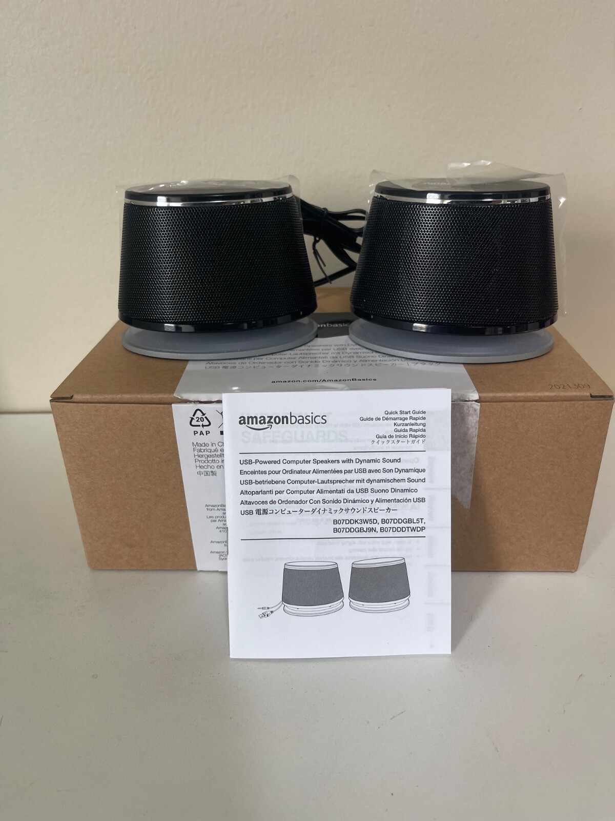 AmazonBasics V620BLACK USB-Powered PC Speakers with Dynamic Sound - Black