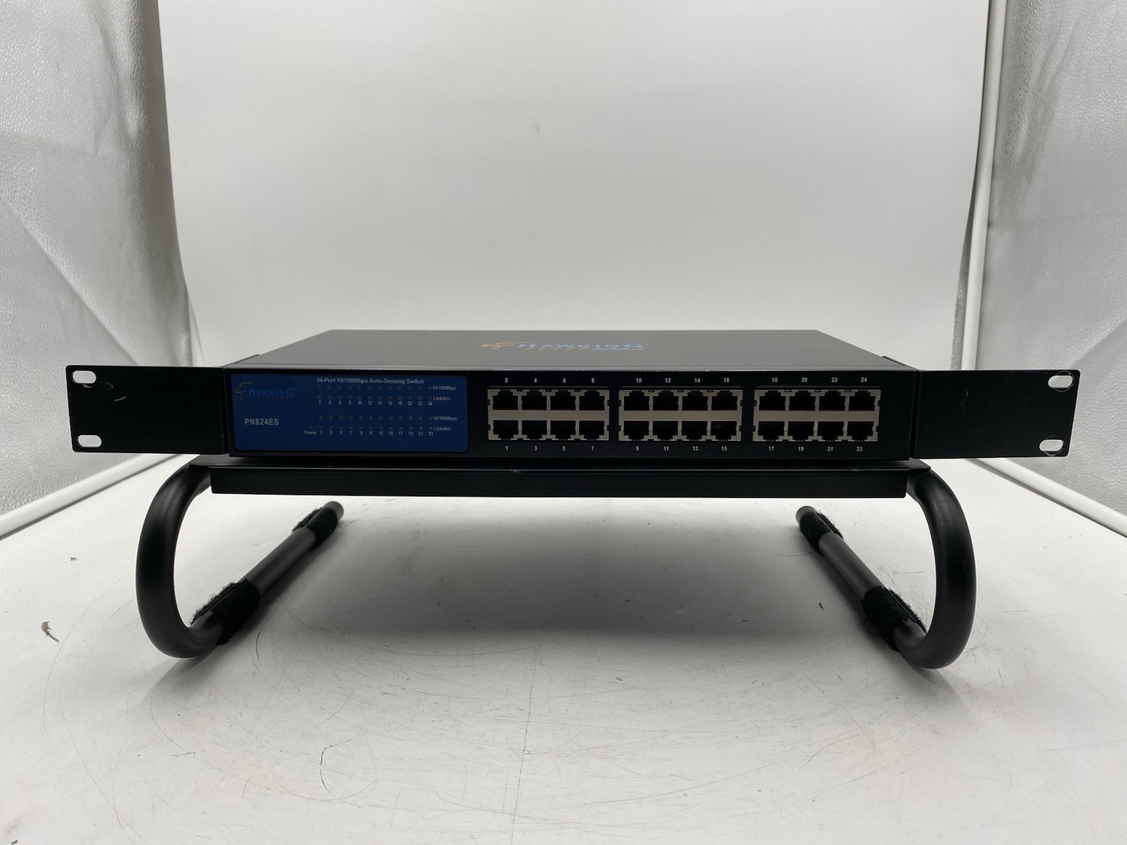 Hawking Technology BlackHawk PN824ES 24-Port 10/100 Auto-Sensing Switch 