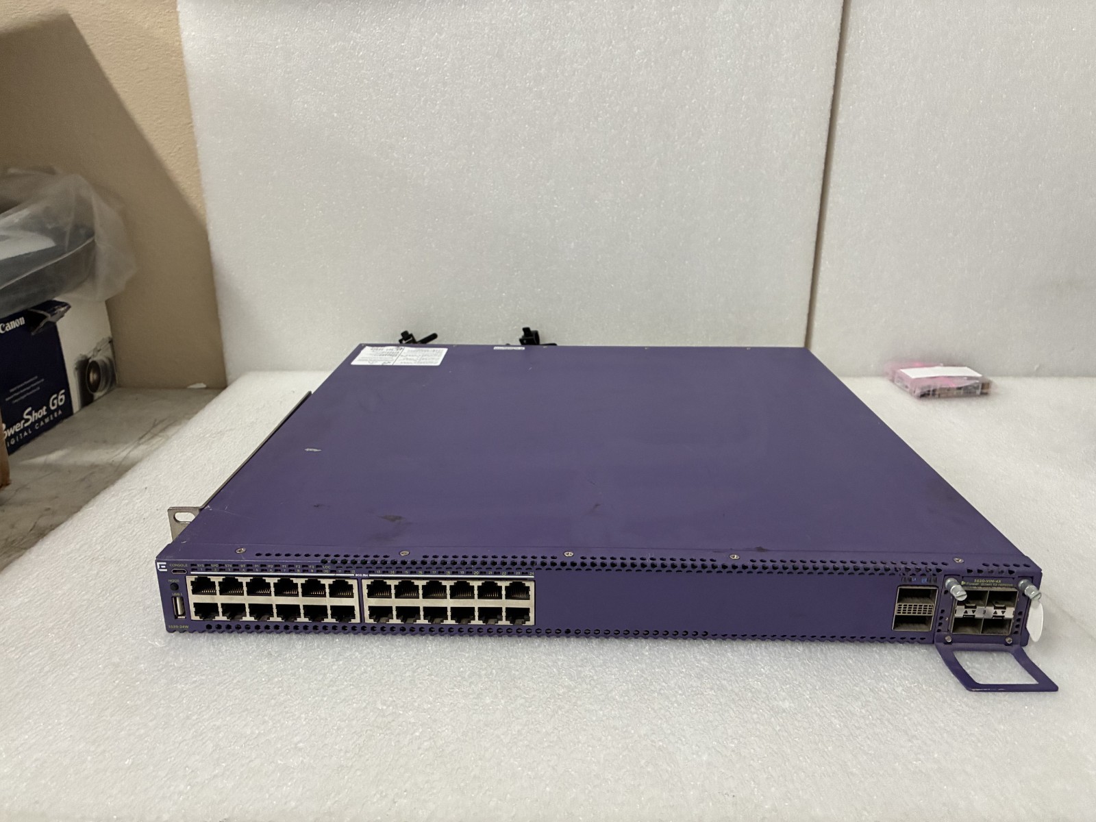 Extreme Networks 5520-24W 24 Port  802.3bt 90w PoE+ Switch 5520-VIM-4X  4 x 10G