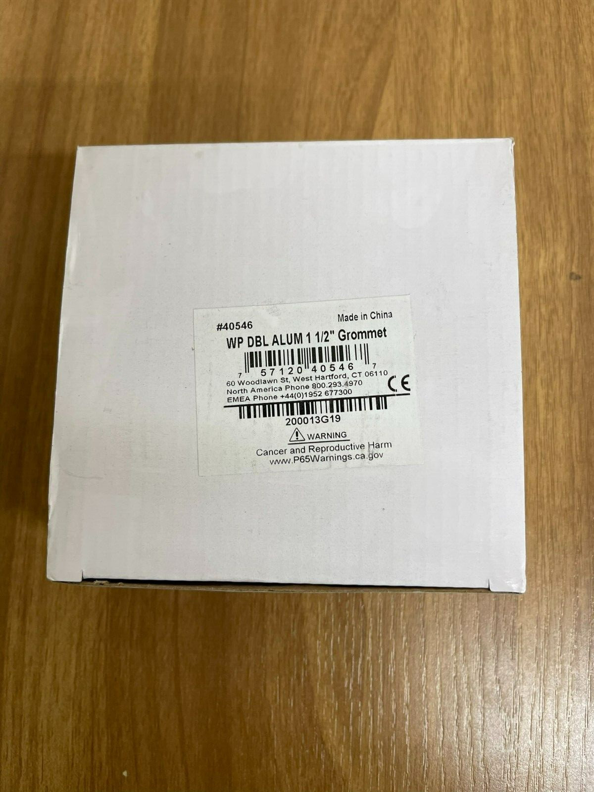 CABLES 2 GO C2G 40546 1-1/2" GROMMET DOUBLE GANG WALL PLATE ALUMINUM