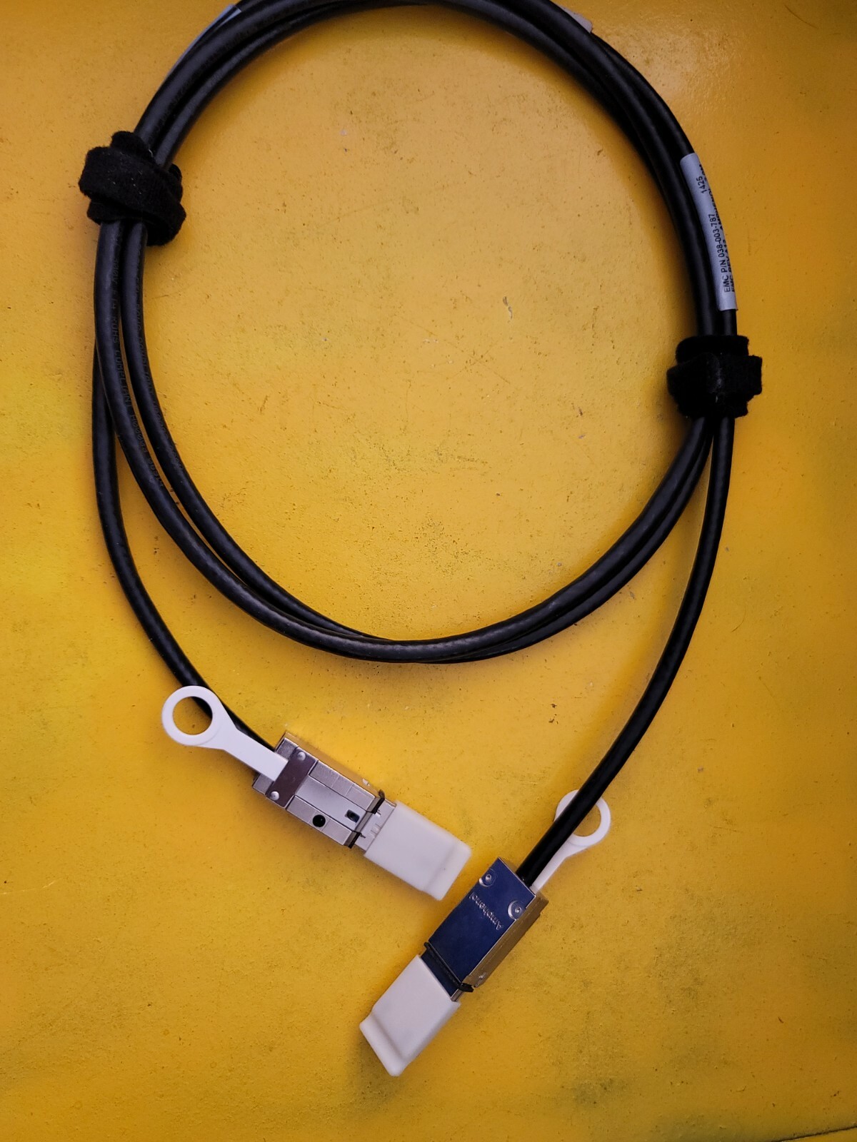 EMC, 038-003-787, Amphenol Molex 2 Meter SFF-8088 to SFF-8088 Mini SAS Cable