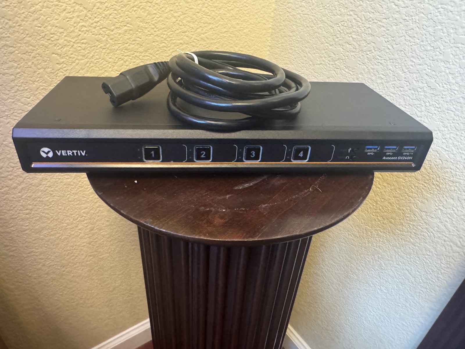 Emerson Avocent SV240H 4-Port HDMI KVM Switch - No Cables