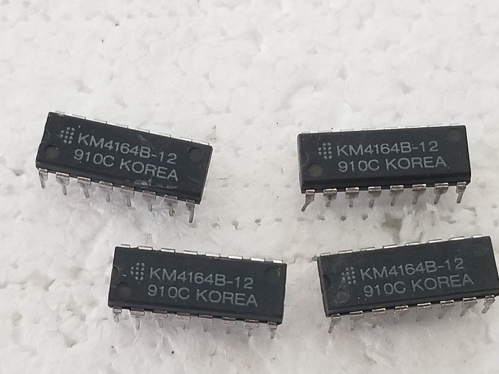 Lot of 4 pieces SAMSUNG KM4164B-12 64K 120NS Static DRAM 16-Pin Dip New