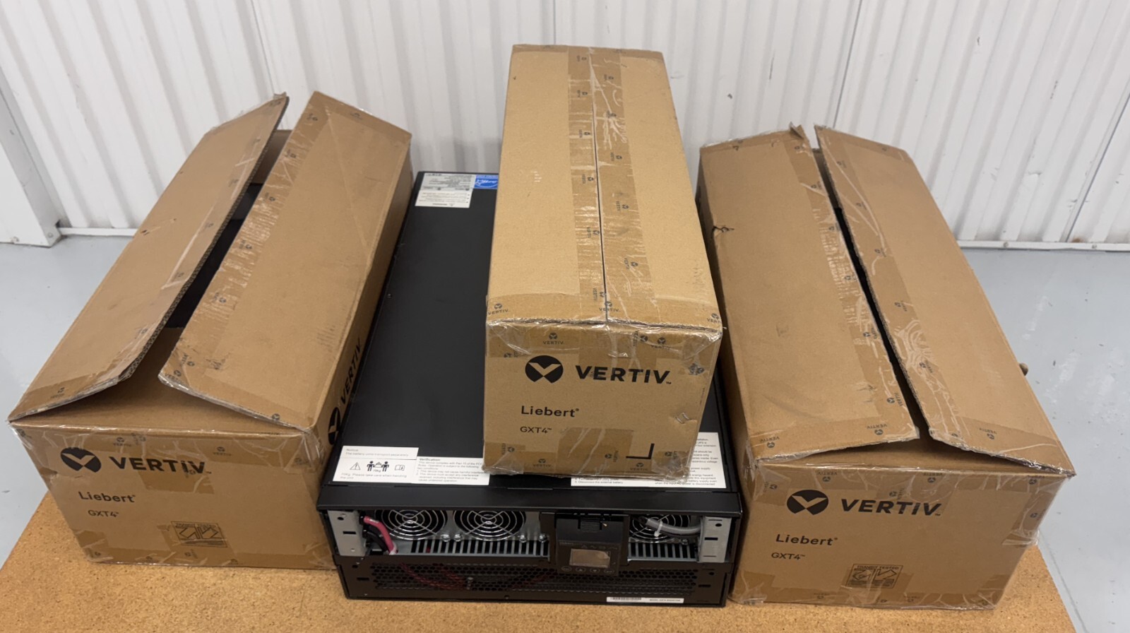 Emerson  Liebert GXT4-6000RT208, 6000VA 208/120V On-line,  Rack/Tower UPS