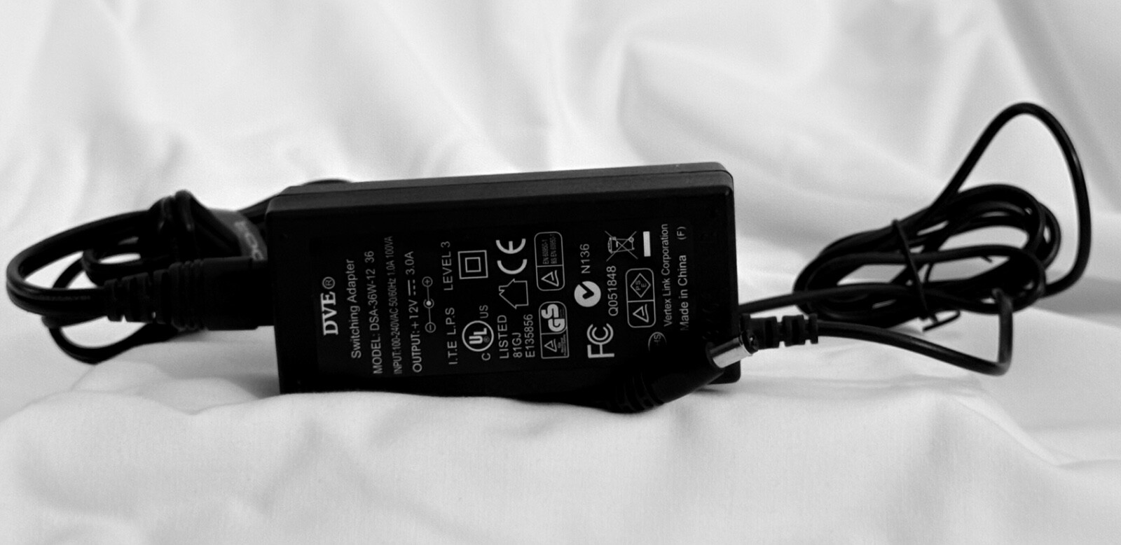 GENUINE DVE DSA-36W-12 24W AC SWITCHING ADAPTER 12V 2.5A CHARGER W2-1(7)