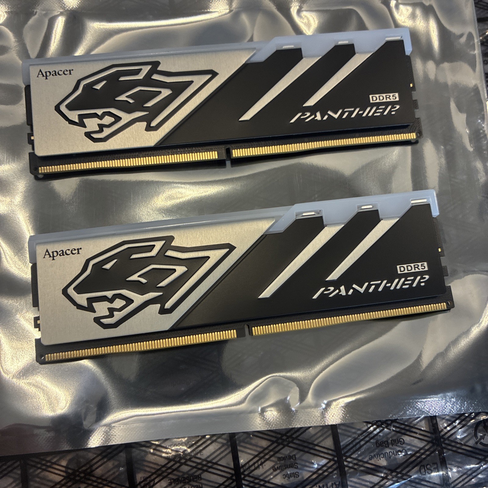 Apacer PANTHER RGB 32GB 2x16GB UNB DDR5 5200MHz CL40 XMP EXPO Desktop Memory