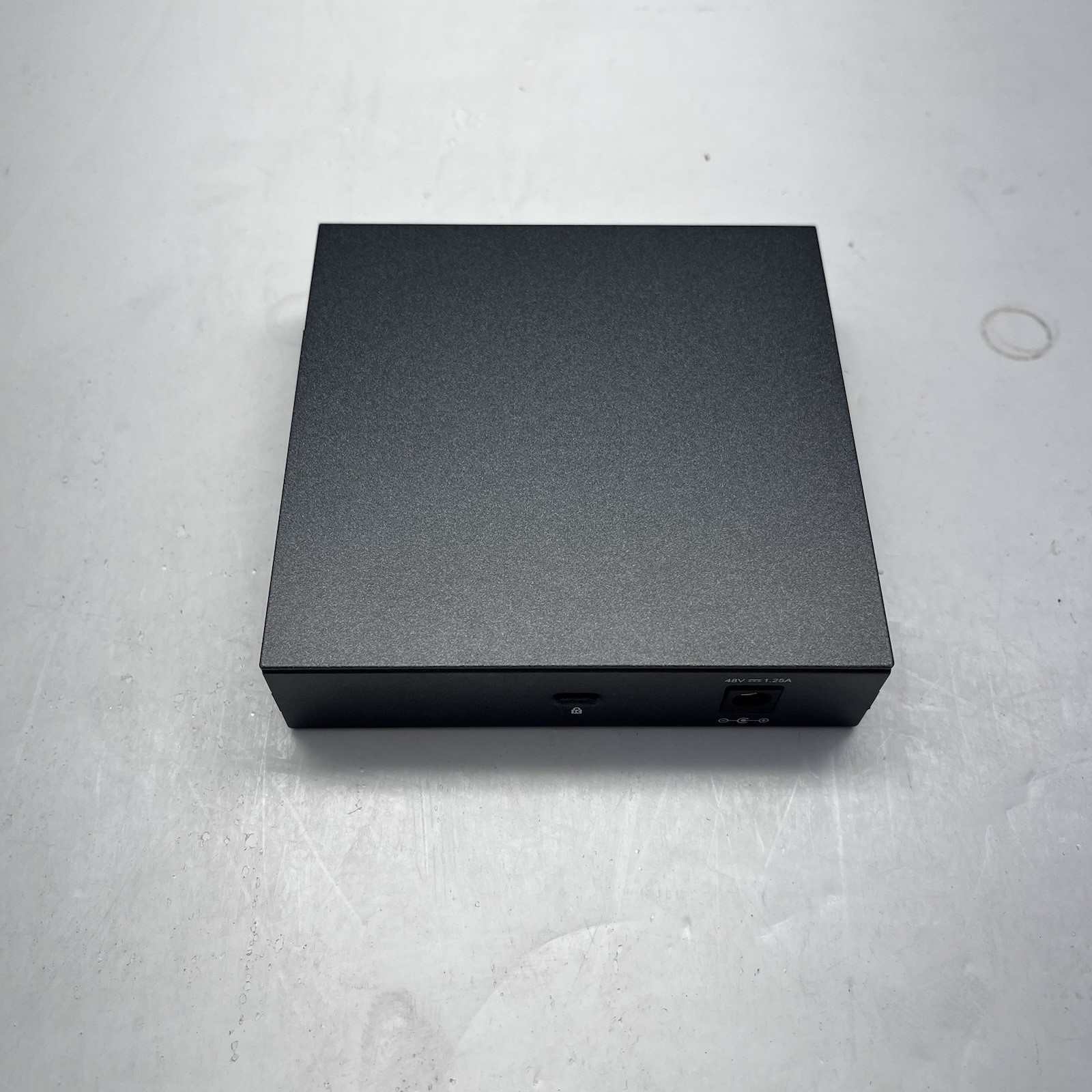 TP-Link TL-SG1005P 5-Port Gigabit Ethernet Network Switch Sold As Is D2