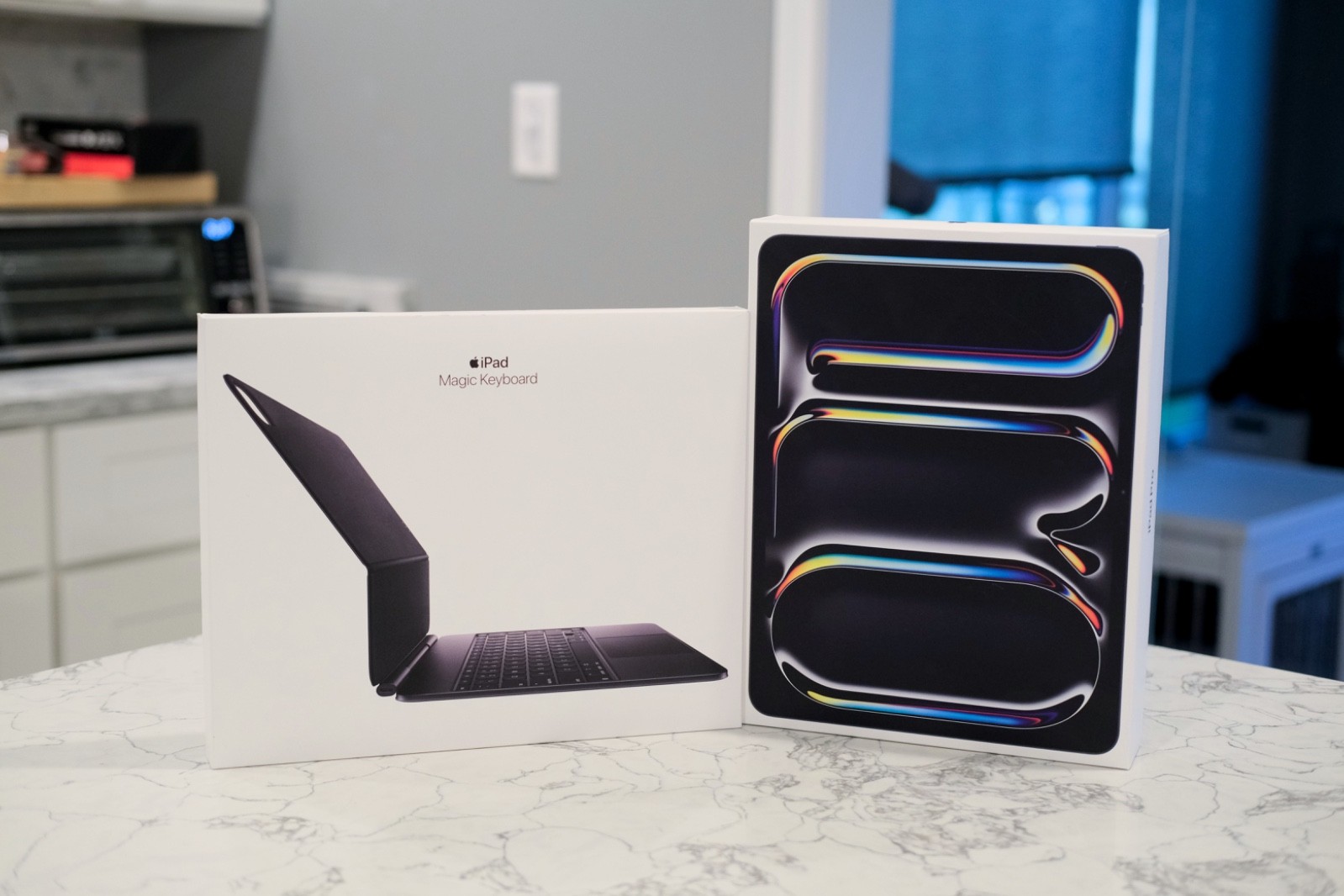 Apple iPad Pro 13-inch M5 256GB Wi-Fi Space Black + Magic Keyboard Bundle - Both