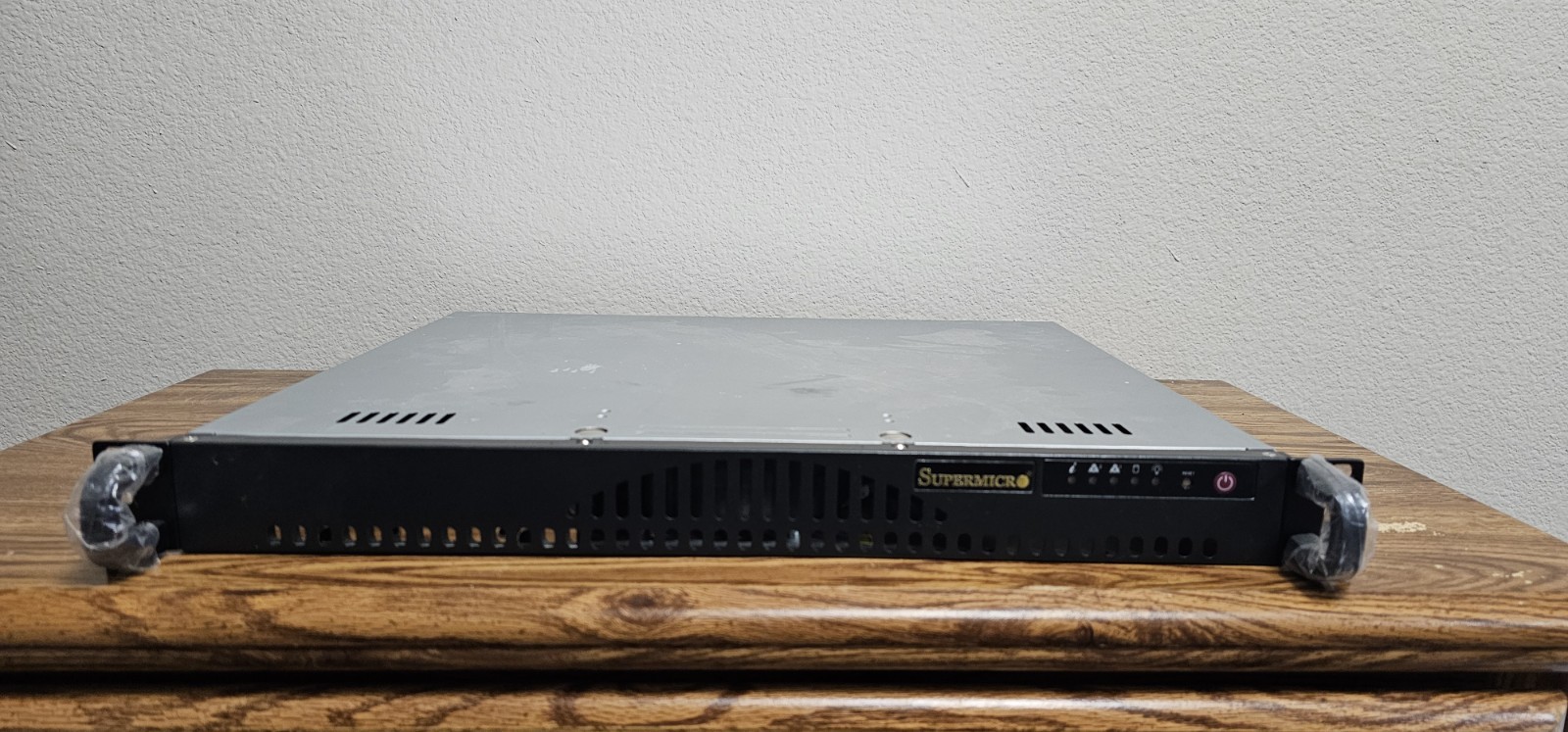 Supermicro SYS-5018A-MLTN4 1U Rack Server Intel Atom 2.40GHz 8GB 4xRJ45