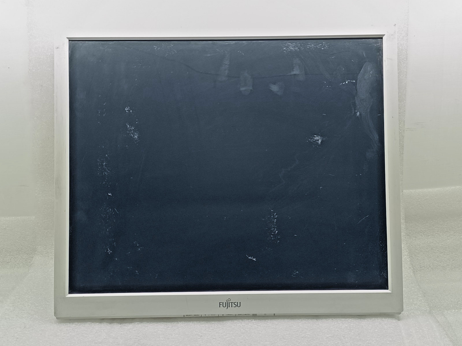 Fujitsu E19-5 ECO 19" LCD Monitor | Model S26361-K1350-V140 - Used