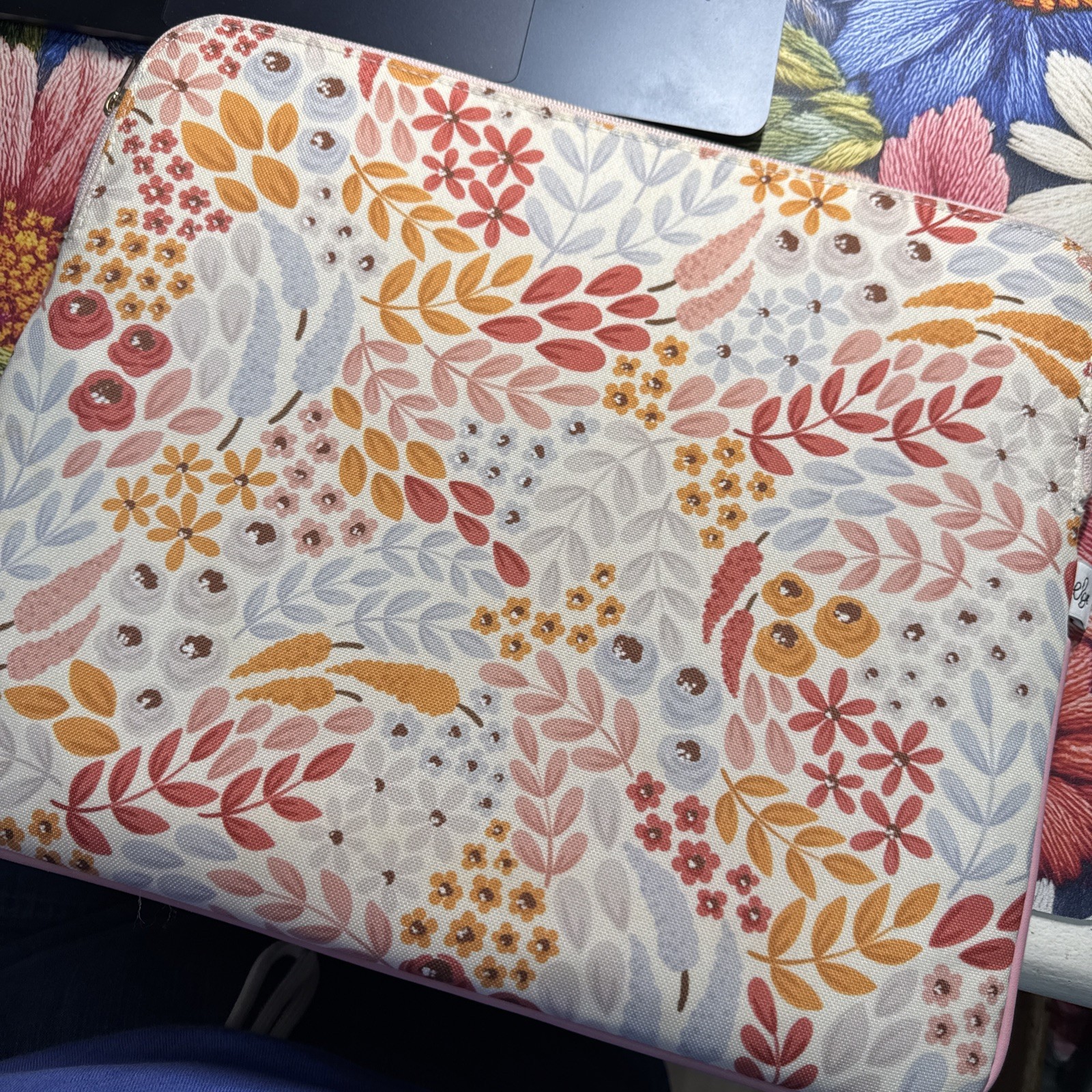 Elyse Breanne Design Floral NWOT Zipper Closure Padded Laptop Sleeve