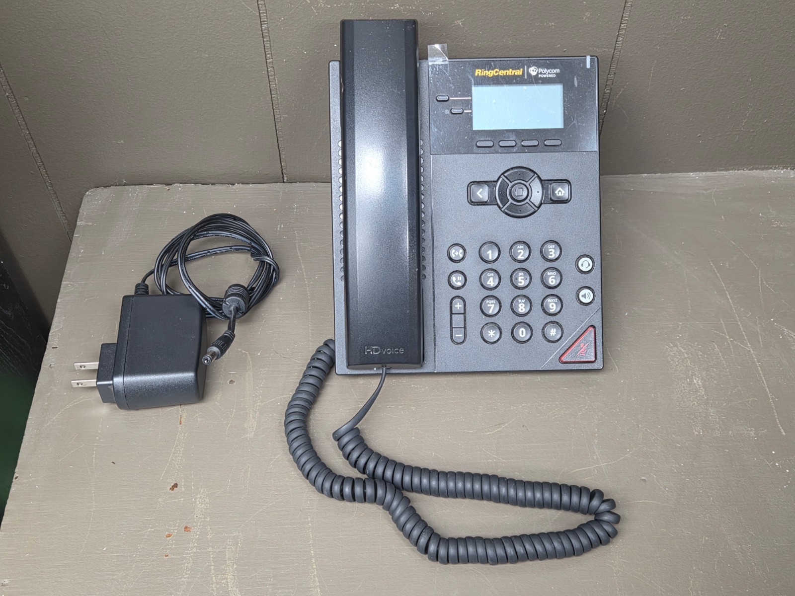 Polycom VVX 150 VoIP Office Phone Power Over Ethernet Phone       RL59