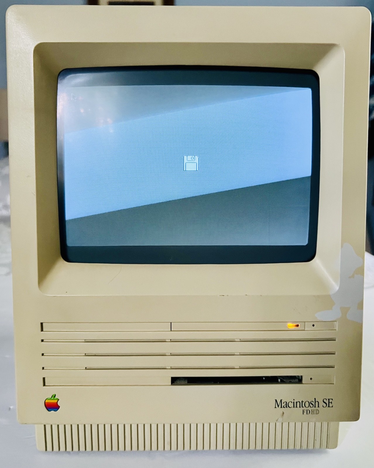 VINTAGE Apple Macintosh SE FDHD (Model M5011)  FOR PARTS OR REPAIR