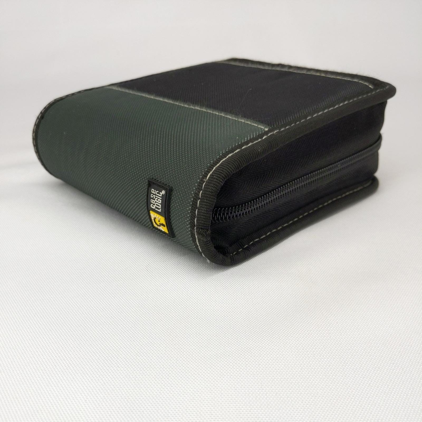 Case Logic CD Wallet Black Vintage 24 Capacity Nylon Zippered Binder