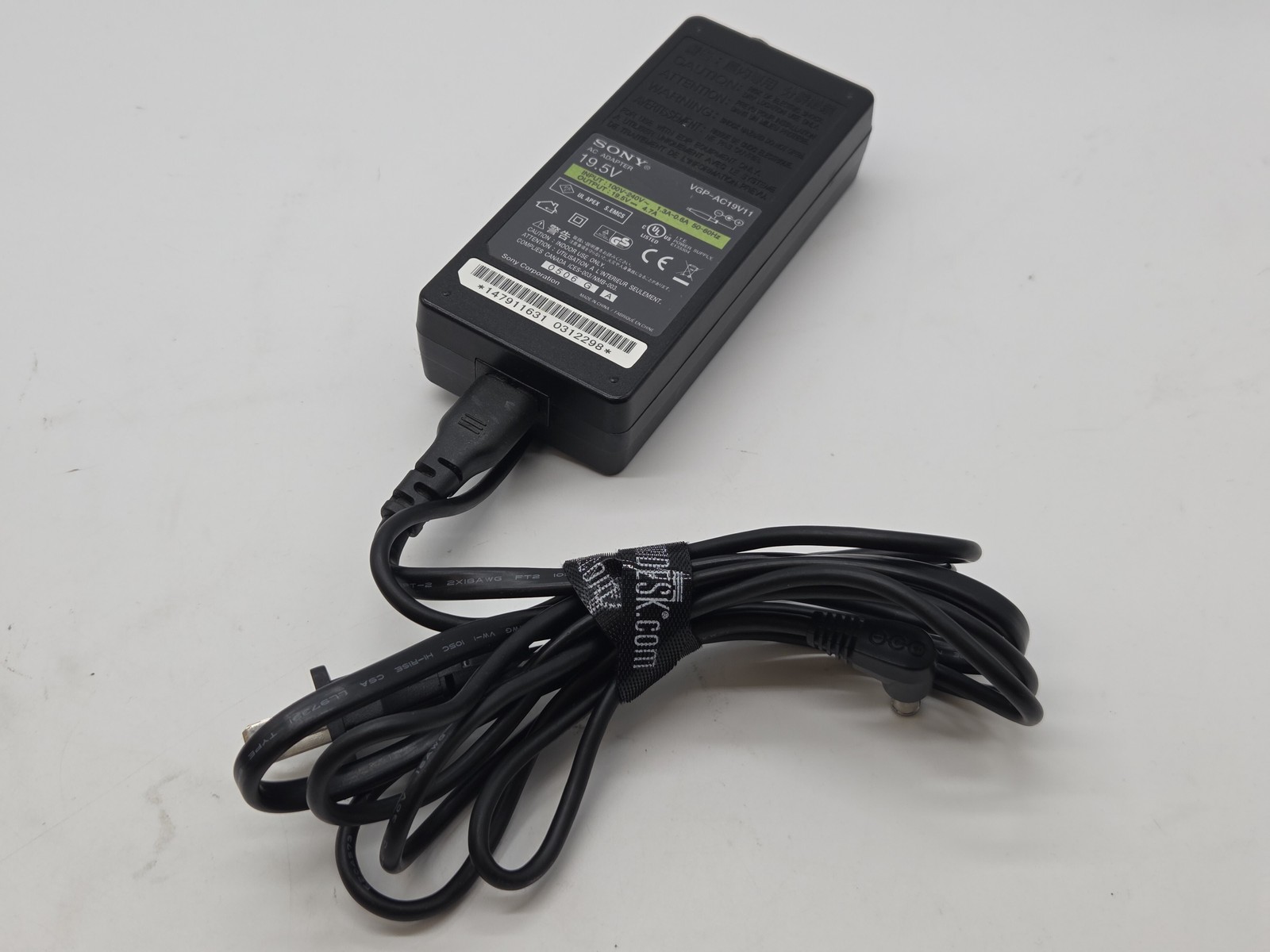 Original 19.5v AC Charger Adapter For Sony Vaio pcg-7r2l pcg-7x1l VGP-AC19V11