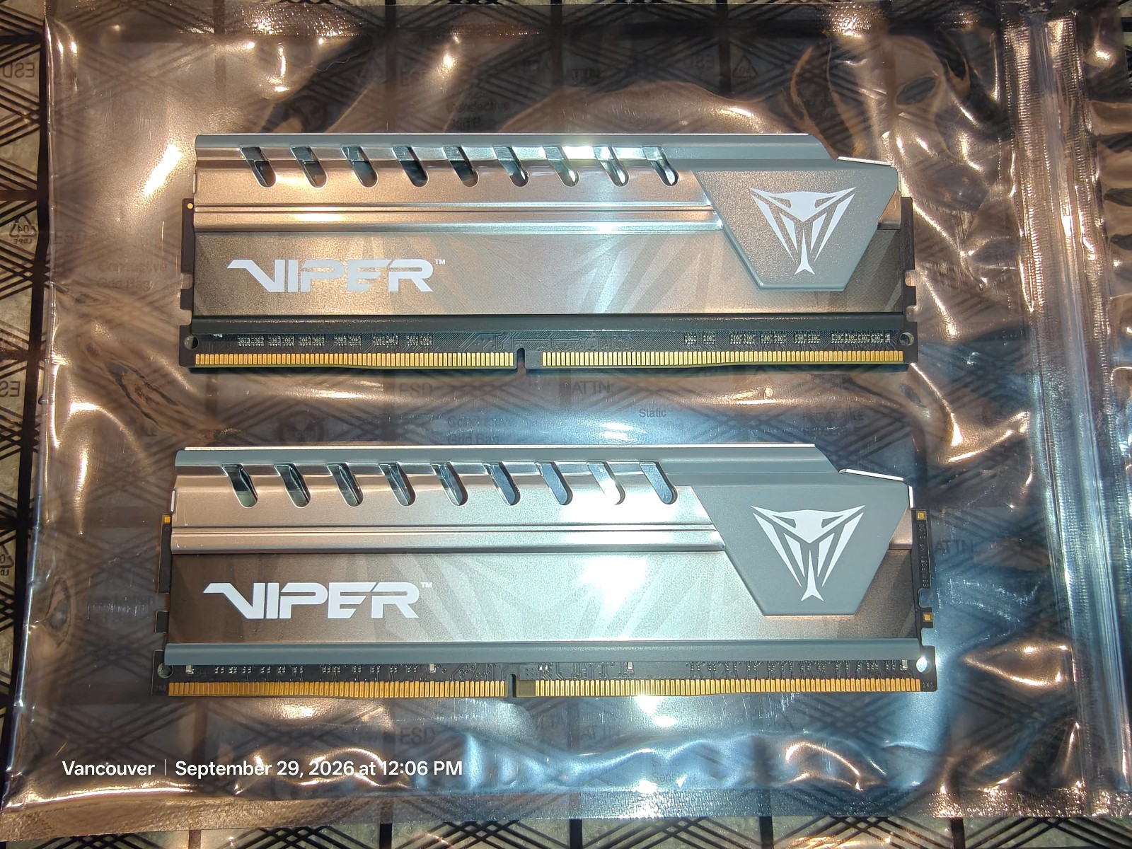 PATRIOT Viper 16GB 2X8GB DDR4 RAM 2666MHz PVE416G266C6KGY