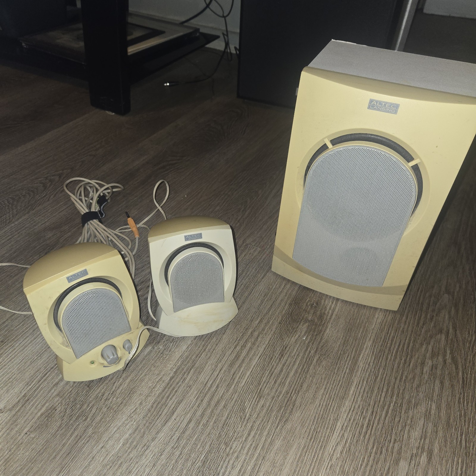 Vintage Altec Lansing Speakers AVS300 No Power Cord Please See Photos