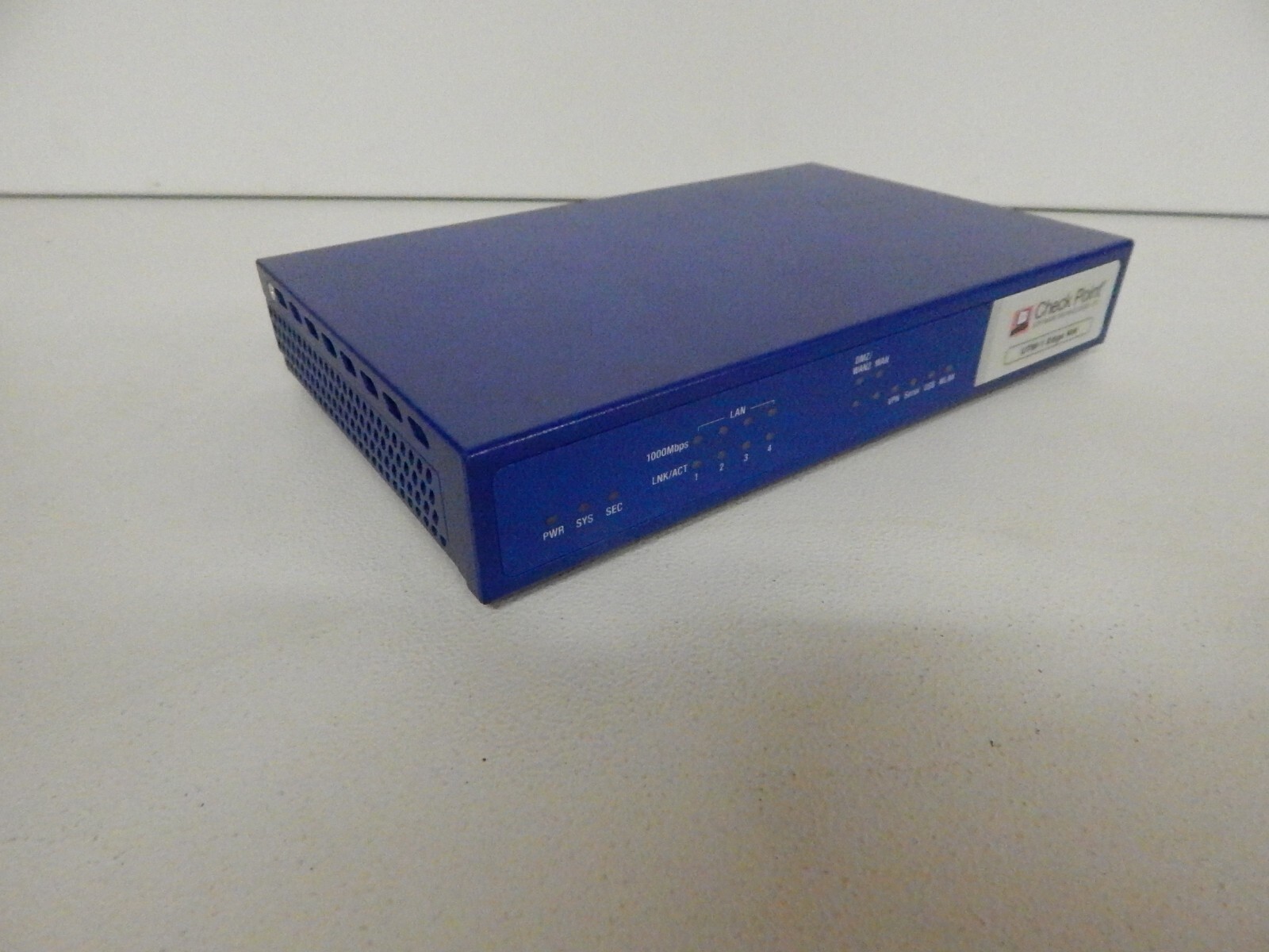 Check Point, UTM-1 Edge NW, N200 Network Security Appliance