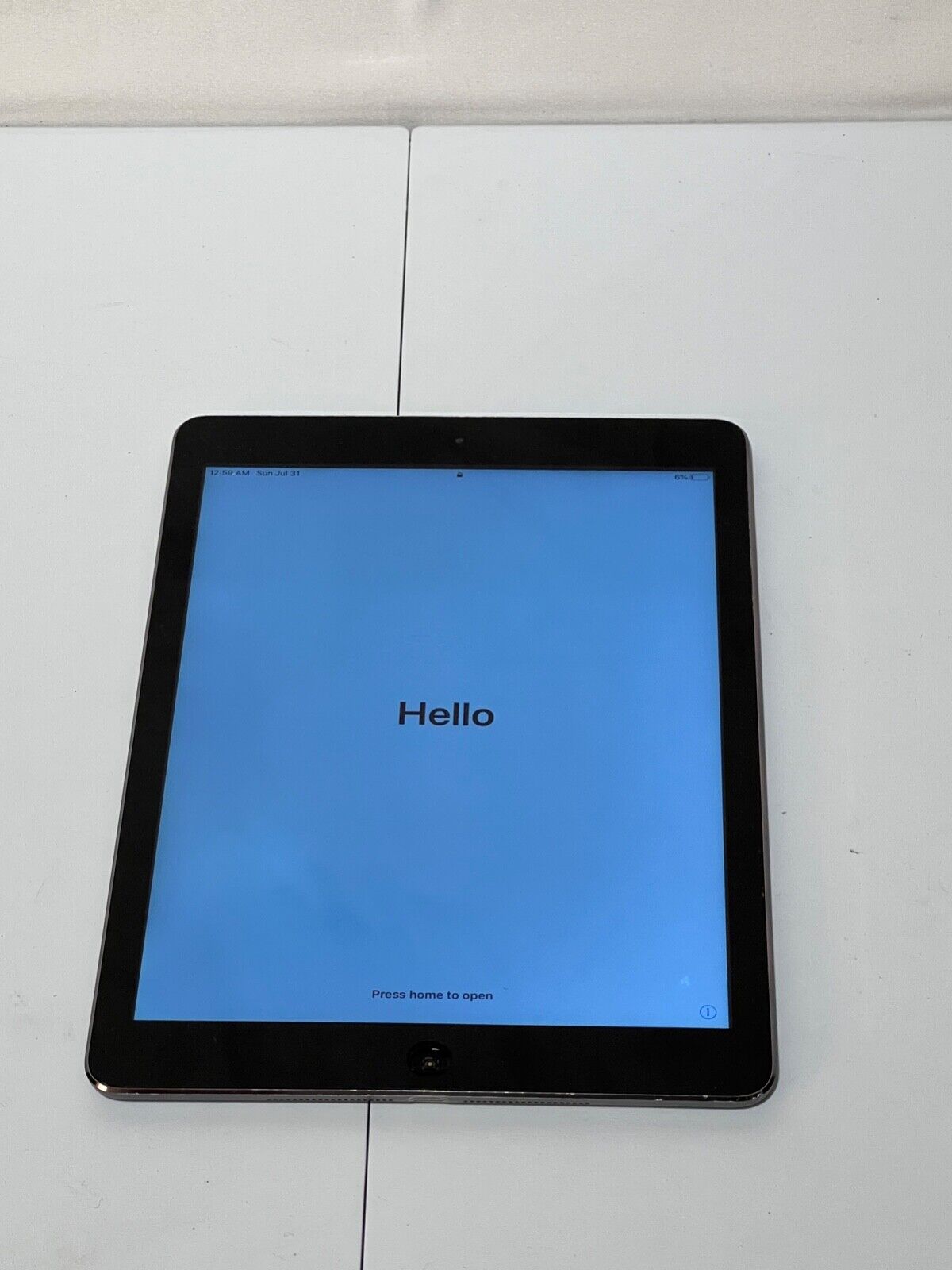 Apple iPad Air 1st Gen. 16GB, Wi-Fi, 9.7in - Space Gray (See description)