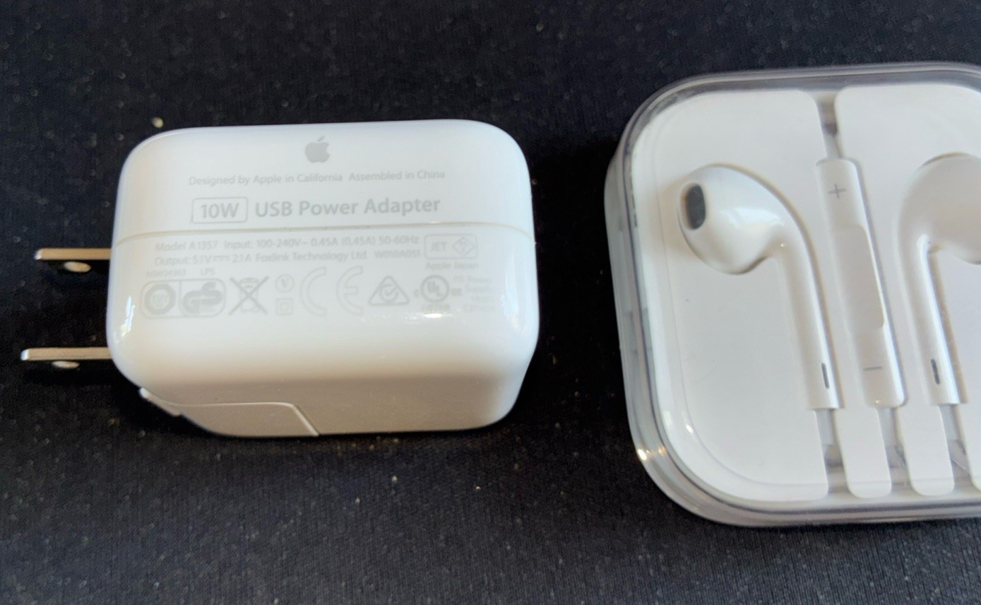 Genuine Apple 12W USB Charger Plug for iPhone iPad iPod & EarPods See Photos.