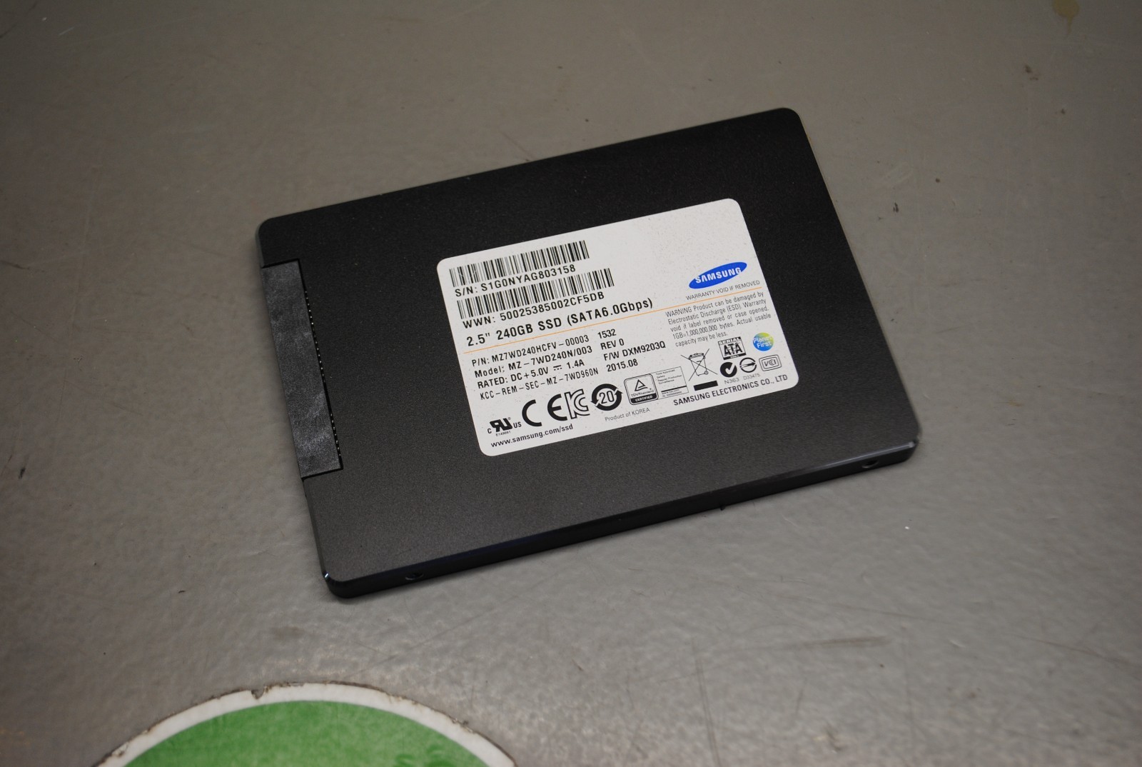 Samsung MZ-7WD240N MZ7WD240HCFV 240GB 6 GB/s 2.5 in Solid State Drive 