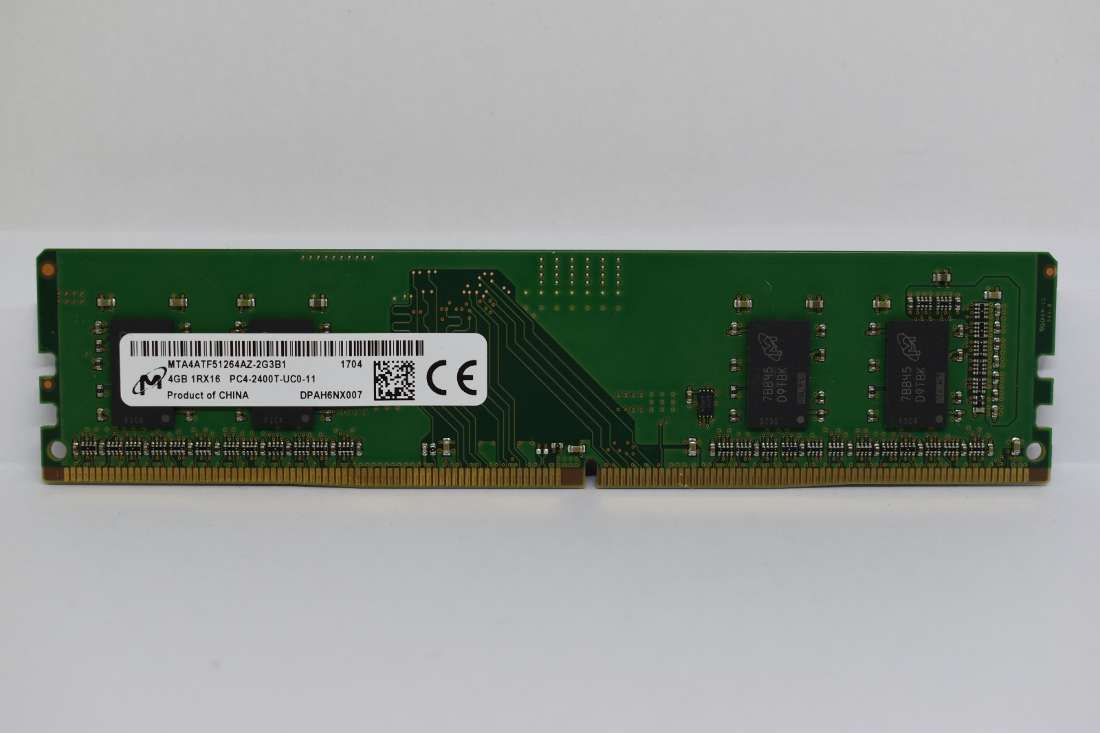 Micron 4GB (1x4GB) 1Rx16 PC4-2400T-UC0-11 Non-ECC Memory MTA4ATF51264AZ-2G3B1