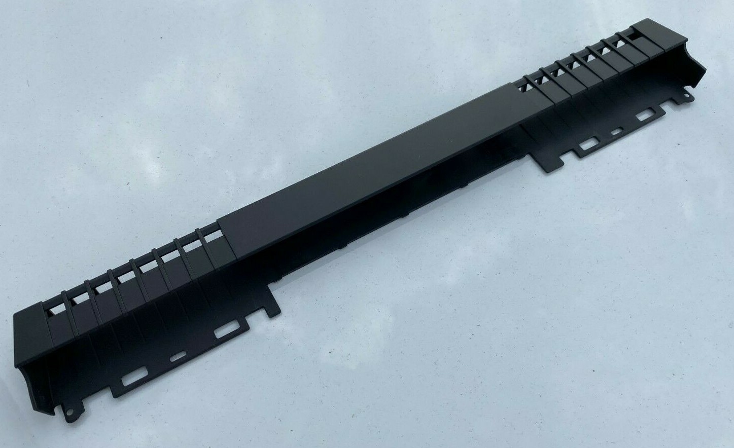 Genuine Dell Alienware 15 R3 Hinges Cover Heatsink M2MX7 Air Outlet AP1JM000400