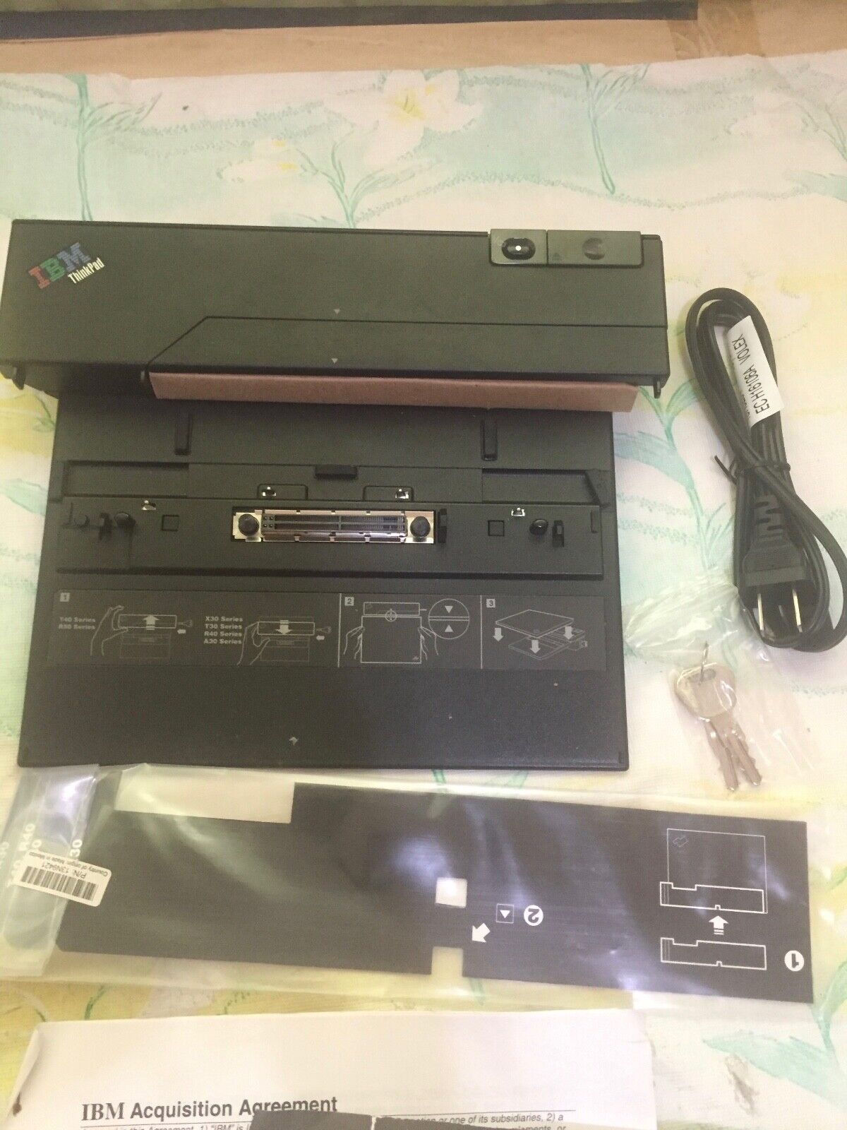 IBM ThinkPad Mini Dock 2878 67P5255 with Keys