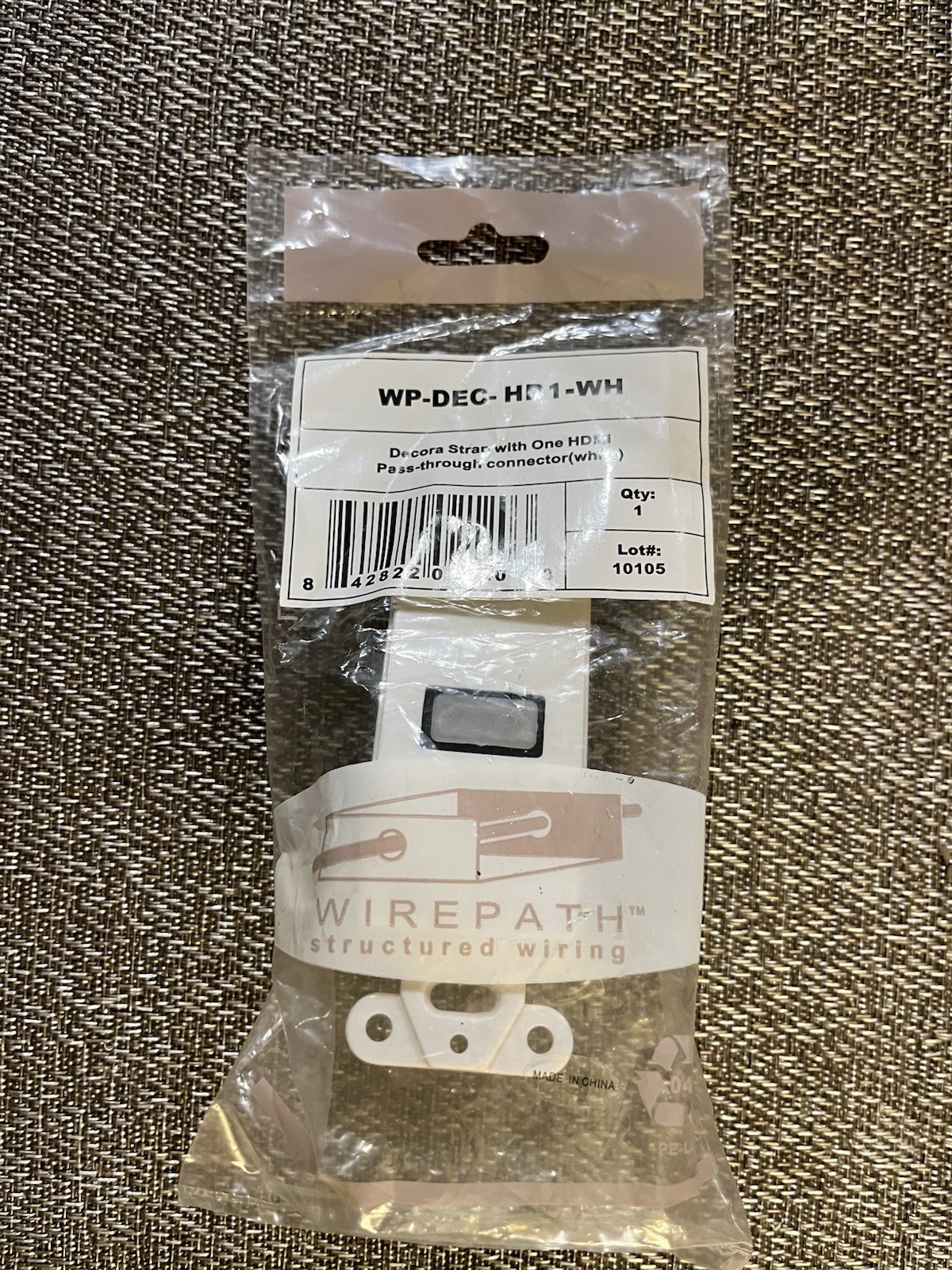 Wirepath WP-DEC-HD1-WH decora Strap w/ One HDMI Pass-Through Connector