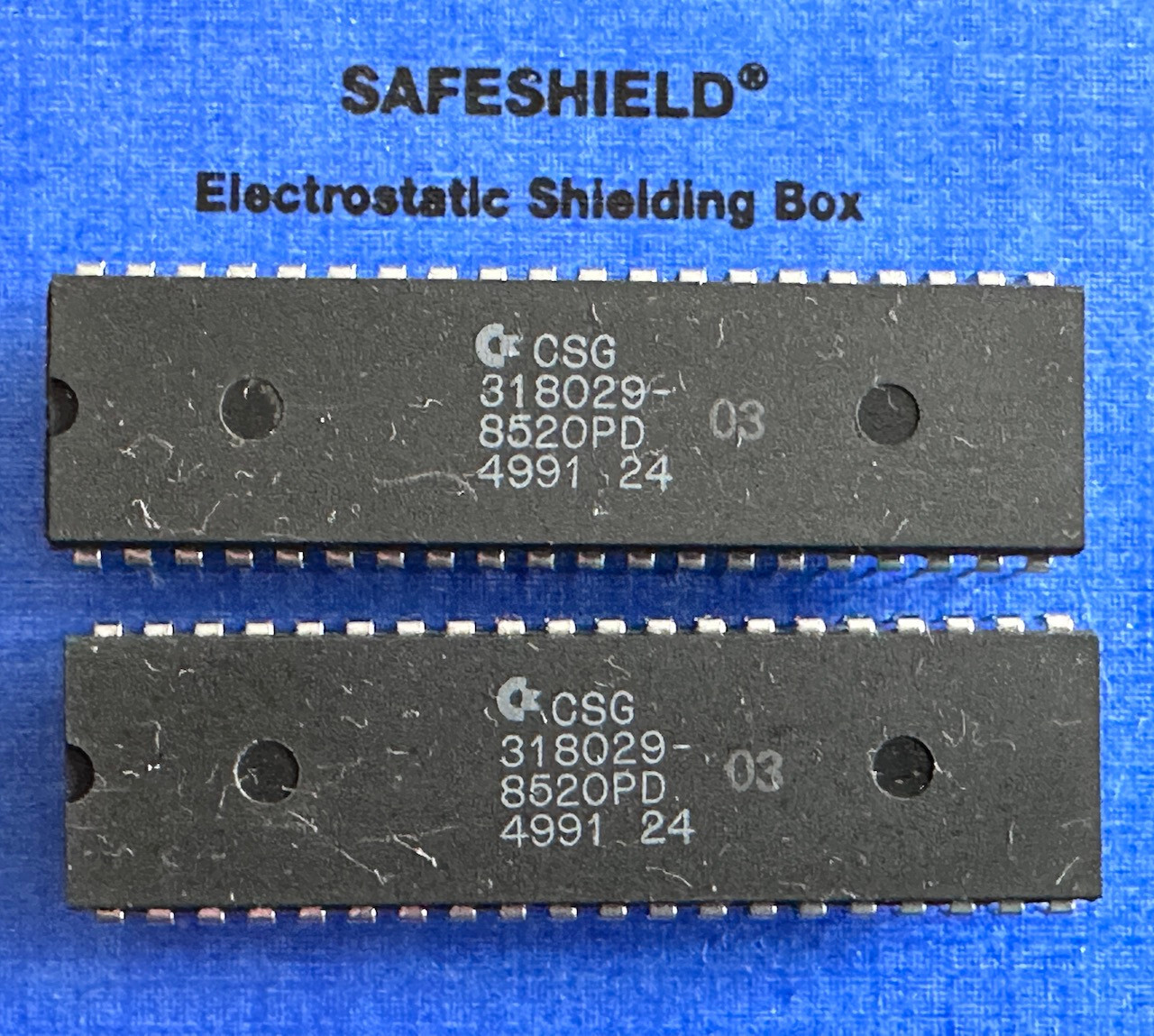 8520PD MOS/CSG ODD EVEN (x2) from an Amiga 500 rev.8A #49 91