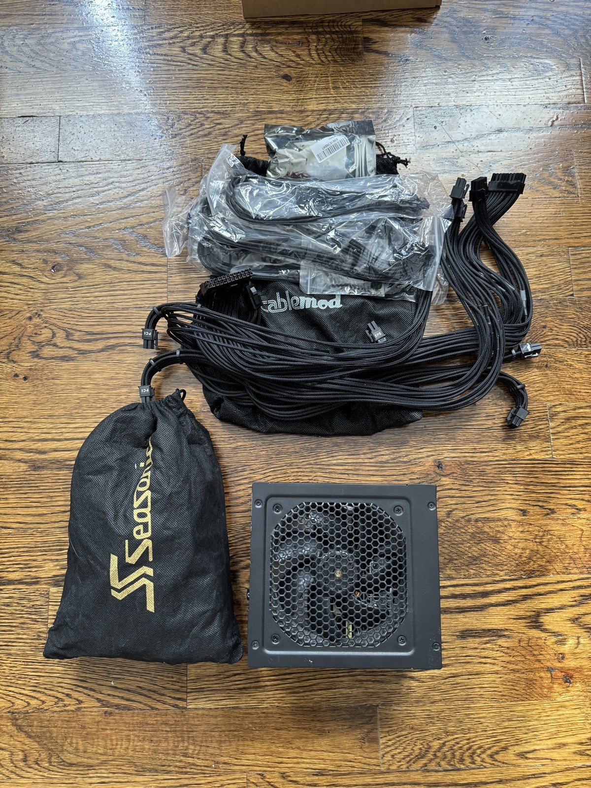 Seasonic SS-850KM X Series 850W 80+ Gold Modular ATX Power Supply w/ Cablemod
