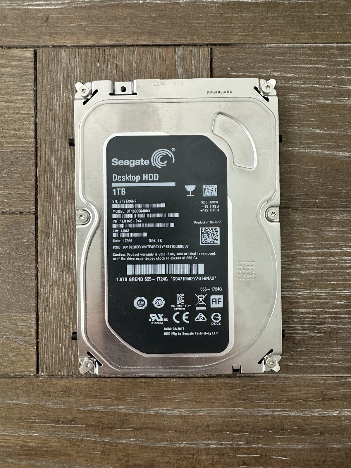 ST1000DM003 p/n: 1ER162-044 fw:AQ04 TK s/n: Z4Y 1TB SATA SEAGATE Apple 655-1724G