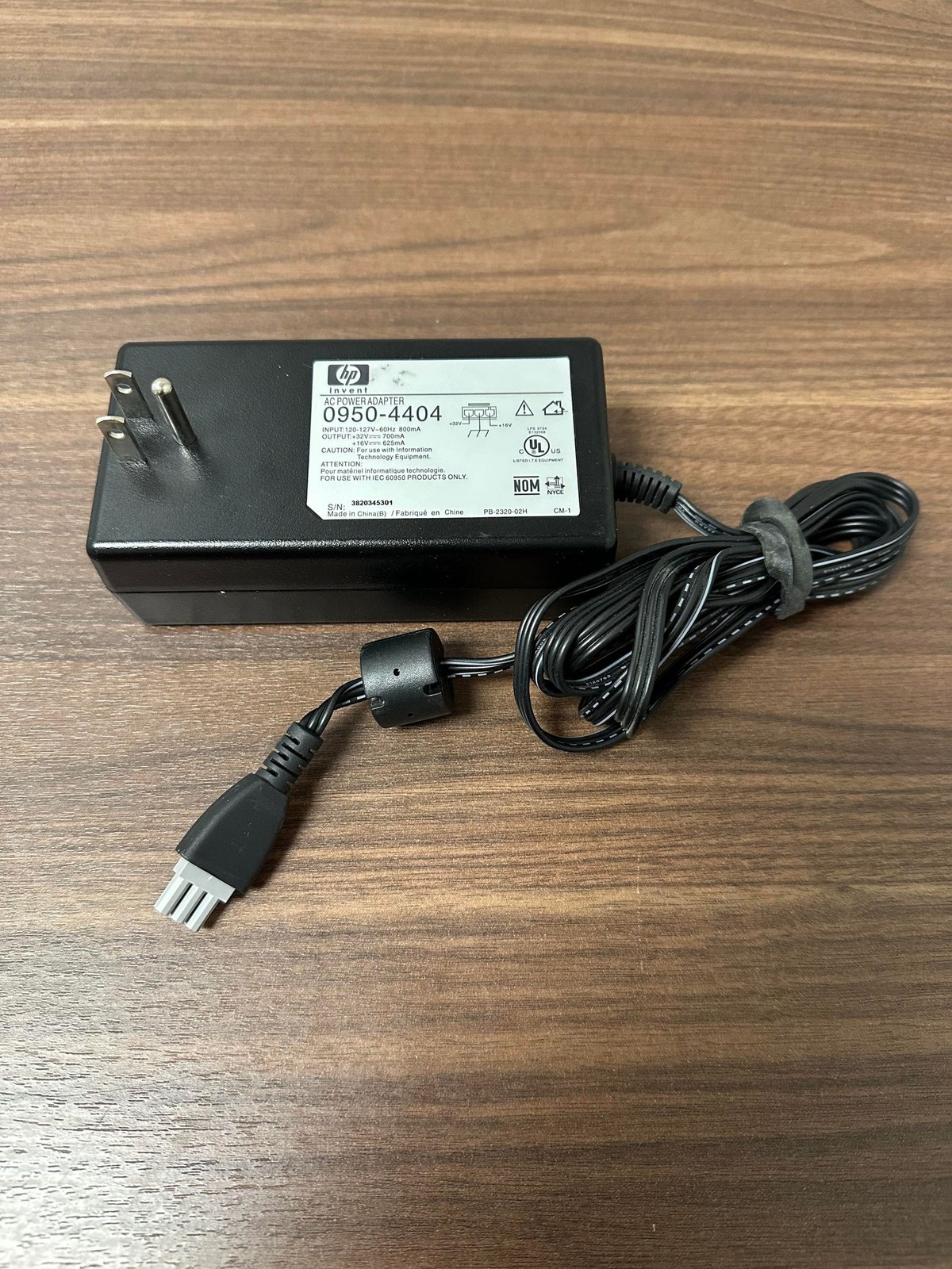 HP AC Power Adapter 0950-4404 Input 12V 60Hz 800mA Output 32V 700mA Wall