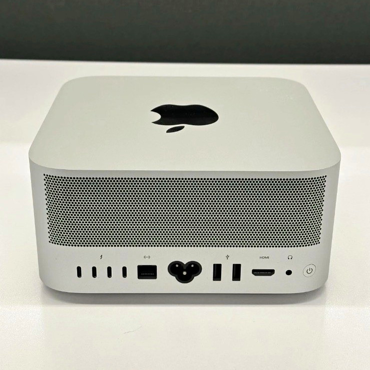 Apple Mac Studio Series Desktop Computer, Silver, 2025 Release Year